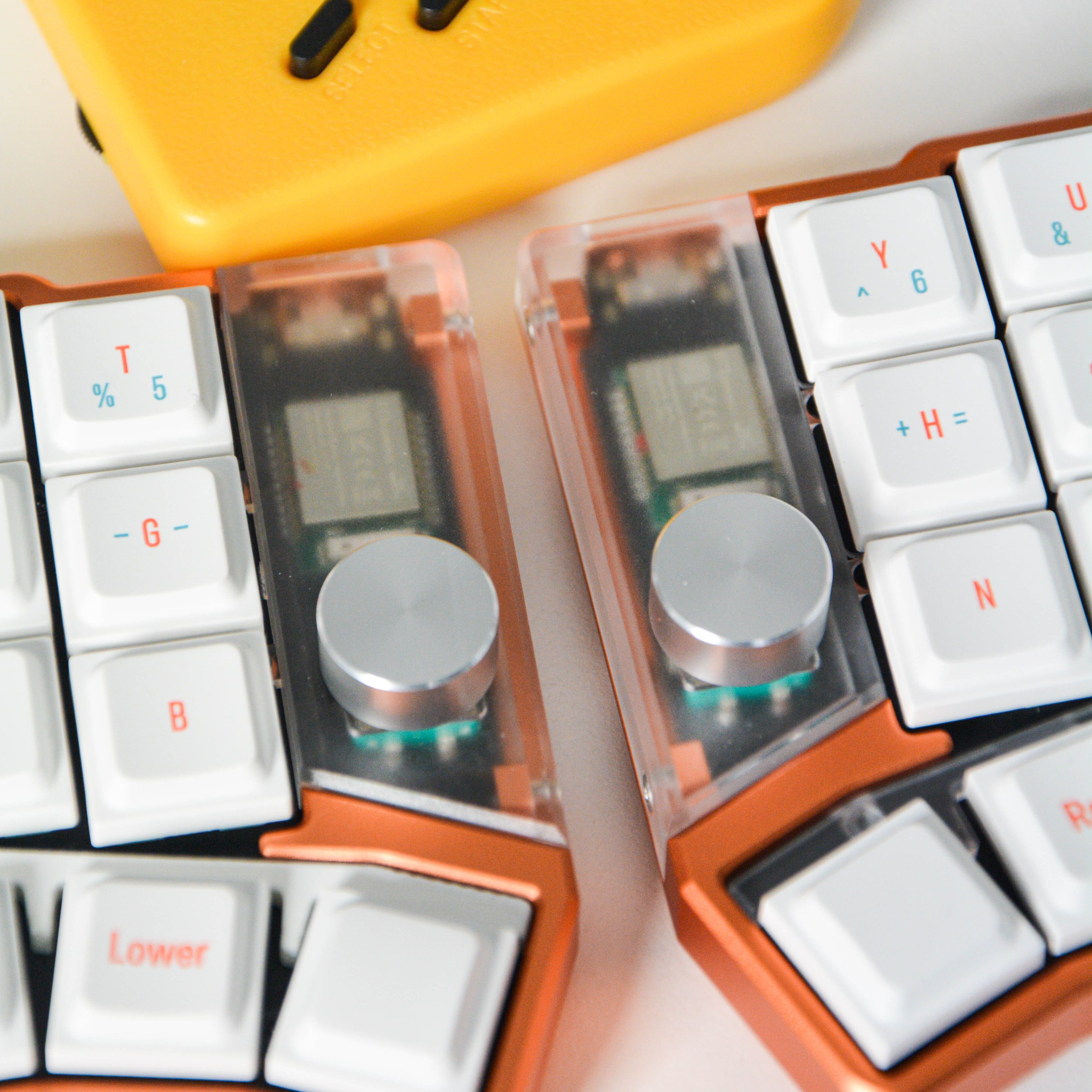 Cornix 分割キーボード 分割キーボード「Cornix」レビュー、すべてにおいて文句なし