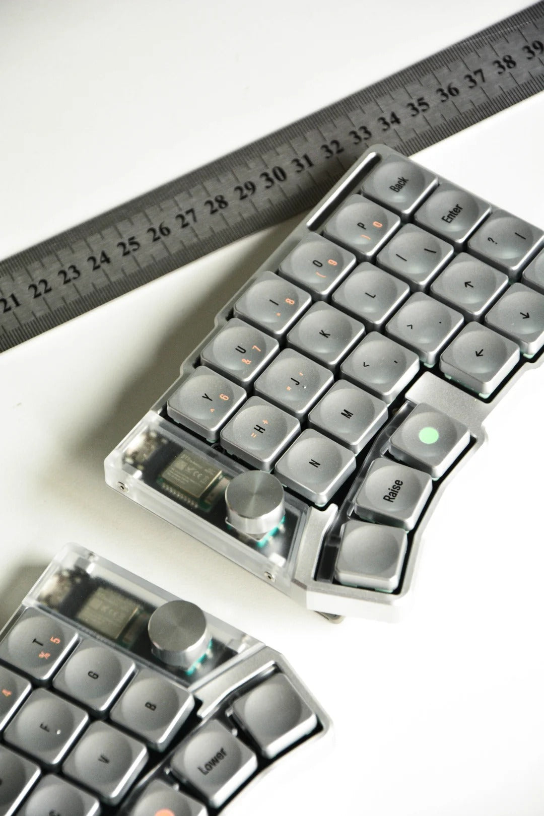 Cornix LP シルバー カバー　キーキャップ付き Cornix LP 無線 分割キーボード アルミ筐体 Bluetooth対応 ロー